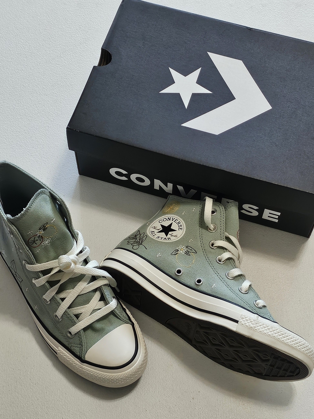 Converse Womens High Top Sneakers - Light Green Size 7.5 - Picture 2 of 11